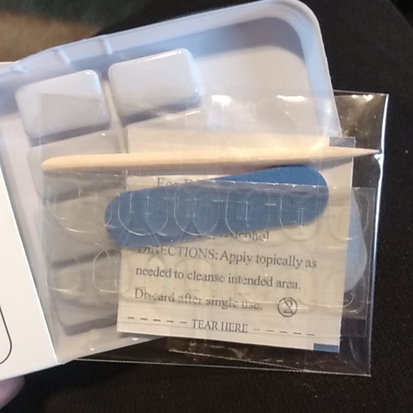 Elegant 24pc Black Butterfly Rhinestone Embellished Fake Nails NIB - Picture 4 of 8